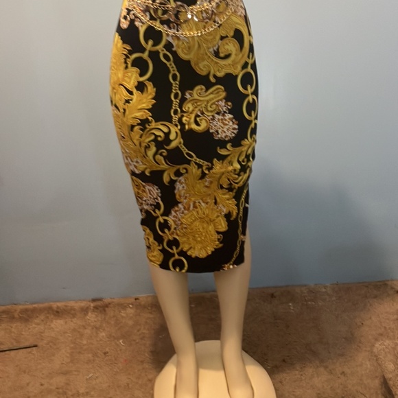 Gold and black dress - Picture 5 of 7